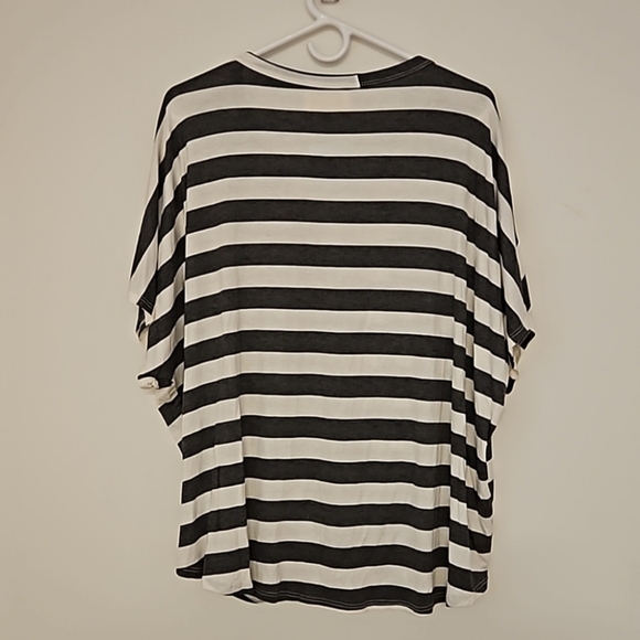 Gray black white and striped oversize Top knot detail Medium NWT - Picture 8 of 8